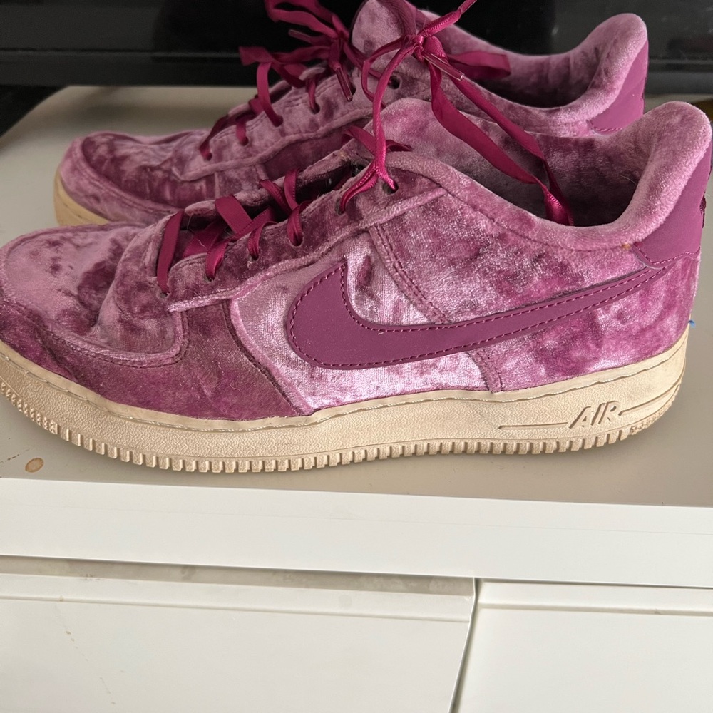 nike velvet air force 1